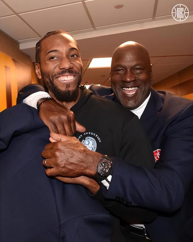 马卡：如果阿劳霍心理健康问题无法恢复，巴萨冬窗可能签中卫（马卡：若阿劳霍心理状况难以恢复，巴萨冬窗或引进中卫）