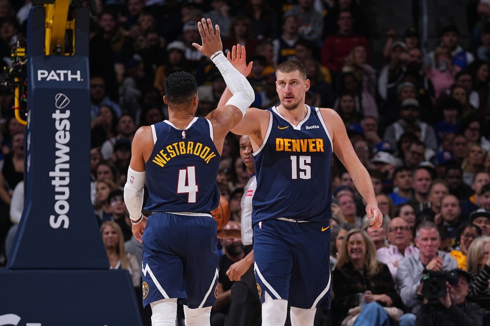 唐斯：NBA杯冠军很特别 会好好庆祝然后准备拿下一个奖杯！（唐斯：NBA杯夺冠意义非凡，先庆祝再冲击下一座奖杯）