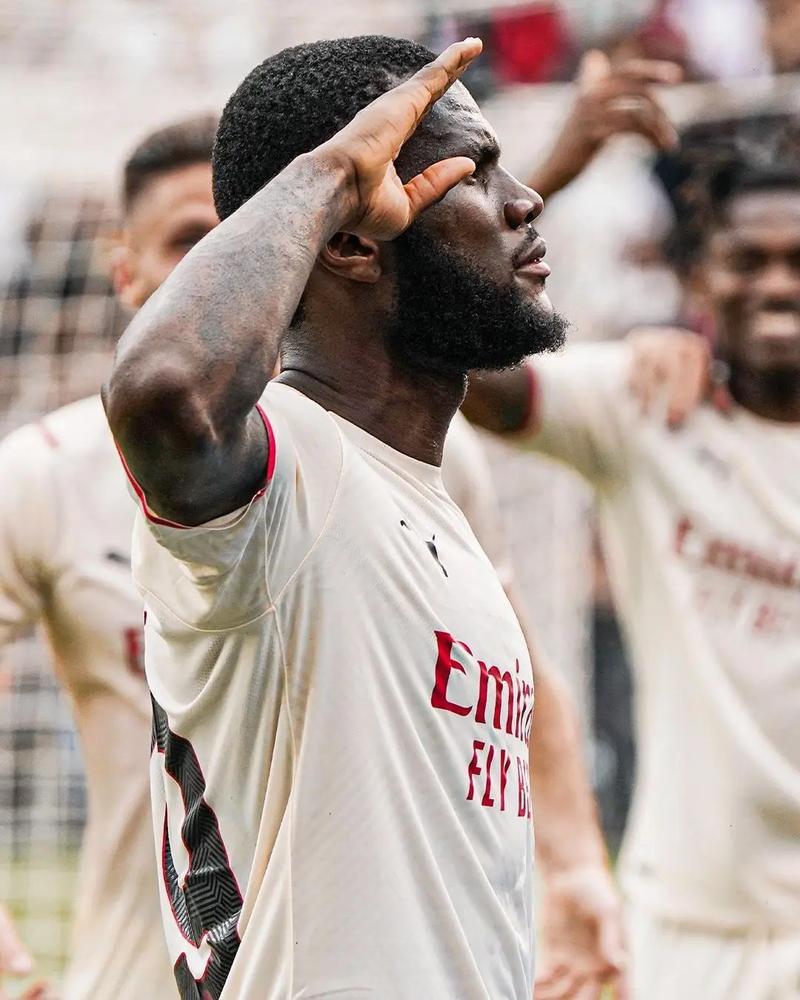 追梦的双刃剑：防守补位神速 但情绪的恢复能否跟上球队的需求？（追梦的两面性：防守回补如电，情绪调整能否赶上球队节奏？）