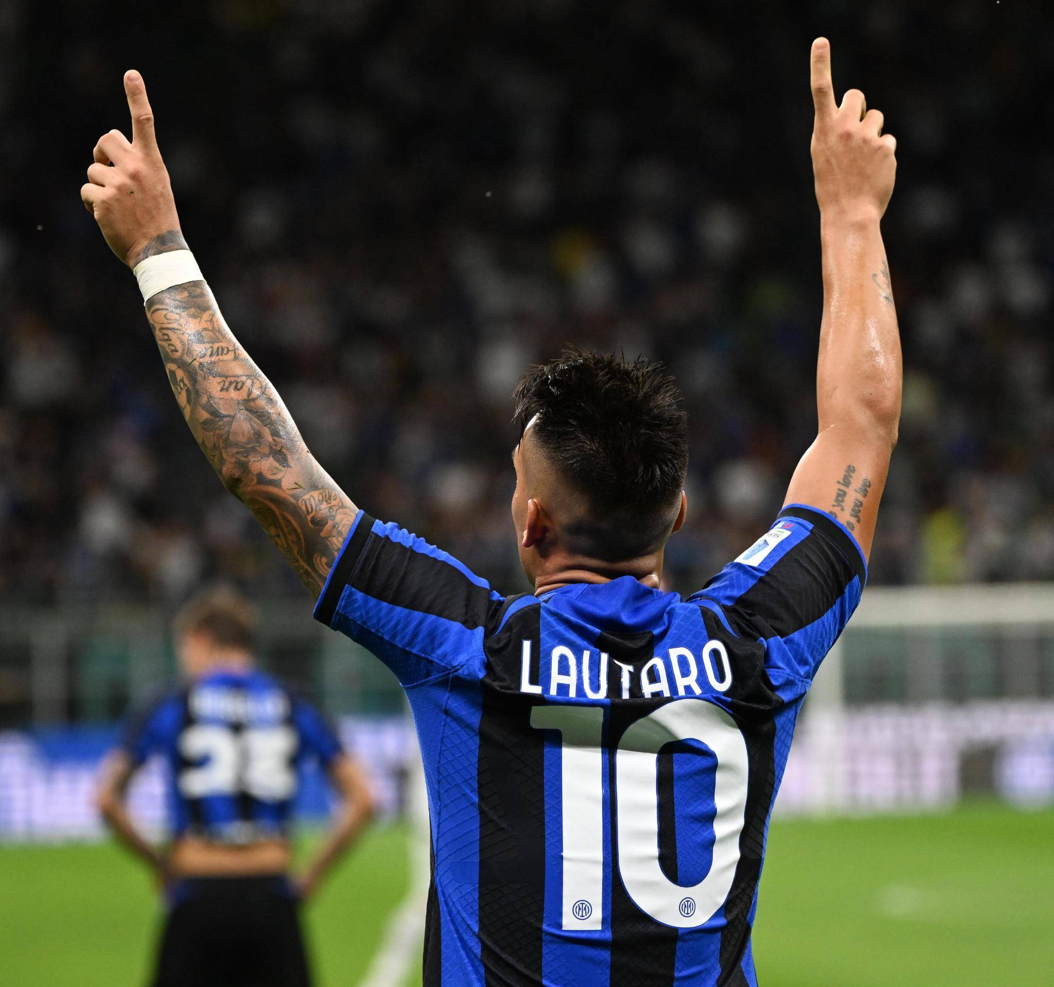 逆天操作！前西汉姆球员社媒炫耀贩毒，被判入狱三年（前西汉姆球员在社媒炫耀贩毒，获刑三年）