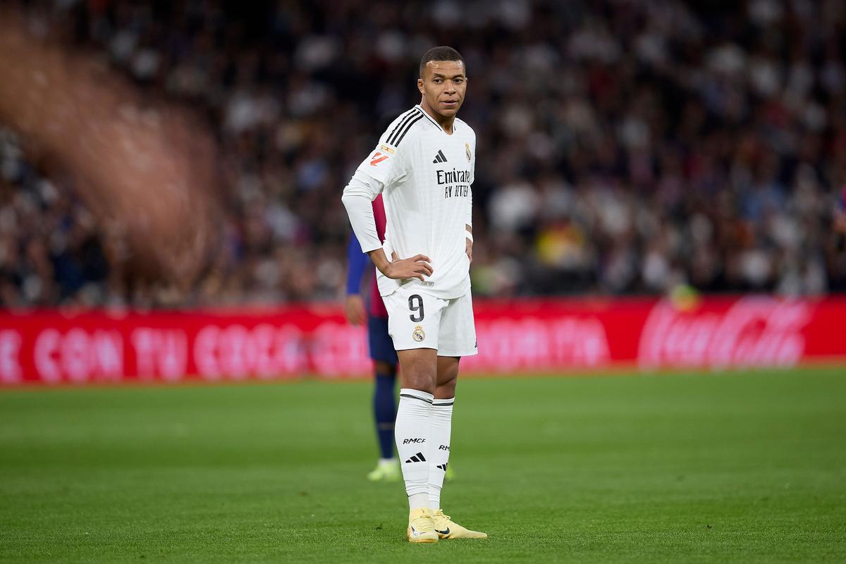 杜兰特关键中投命中，全场欢呼（杜兰特关键时刻中投命中，引爆全场）