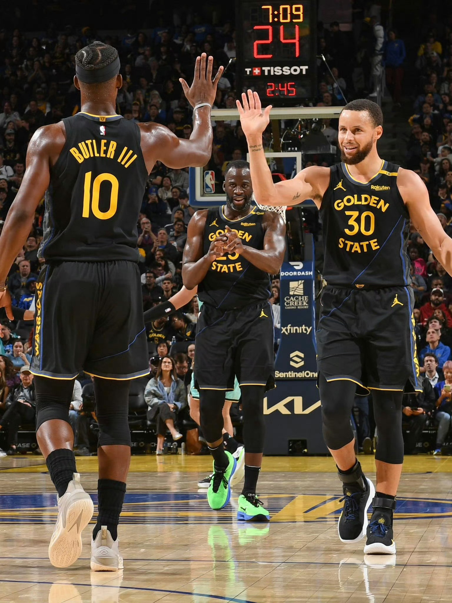 六战全胜，欧冠官方晒阿森纳战绩：谁还能阻止他们？（欧冠官方晒阿森纳六连胜战绩：还有谁能阻挡？）