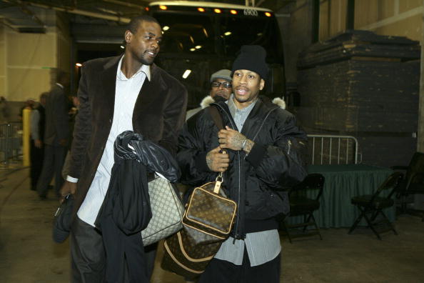 关键时刻发力！邵炜昀三分穿针 广州轰出11-0领先8分打停辽宁（邵炜昀关键三分命中，广州打出11-0攻势领先8分逼停辽宁）