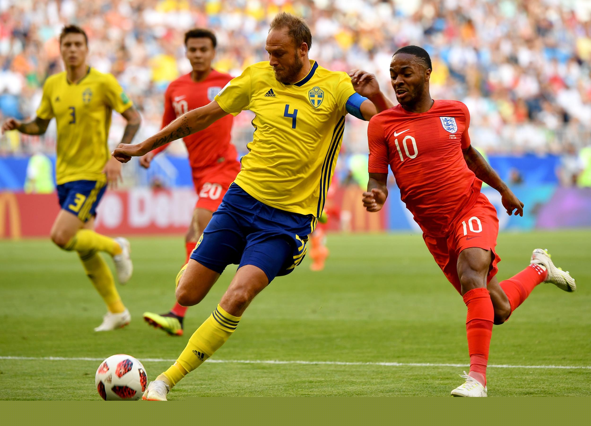 西甲榜首之争再次白热化（西甲榜首争夺再度升温）