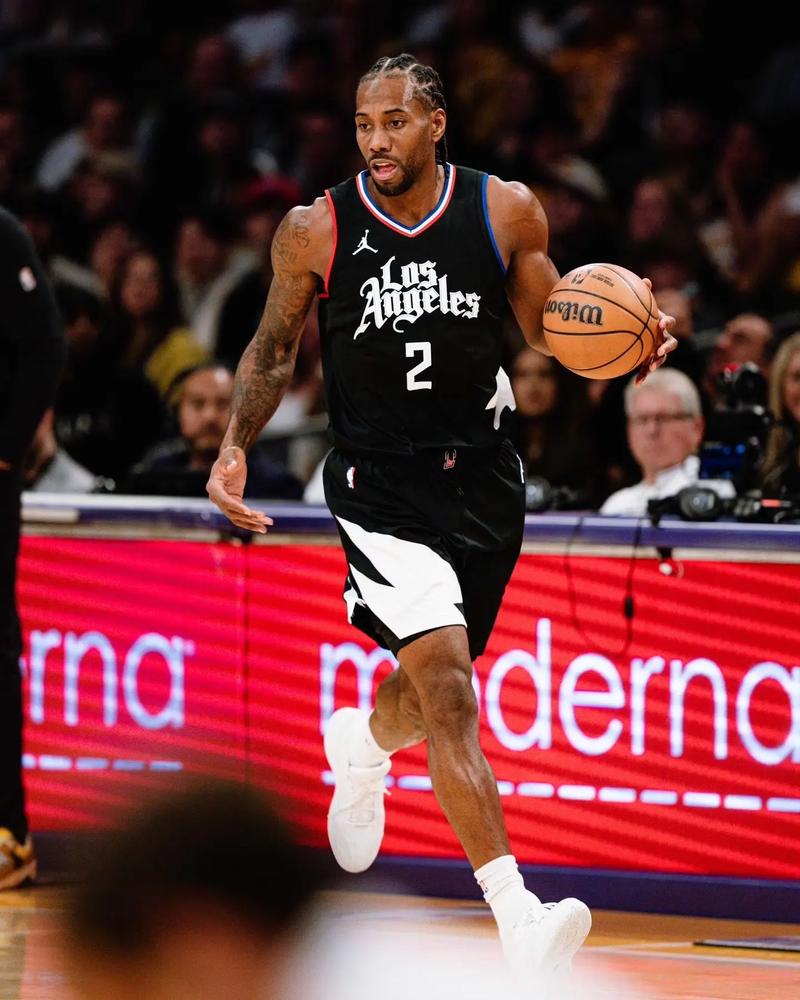 欧文背身单打得分，技术精湛（欧文背打取分，技艺精湛）