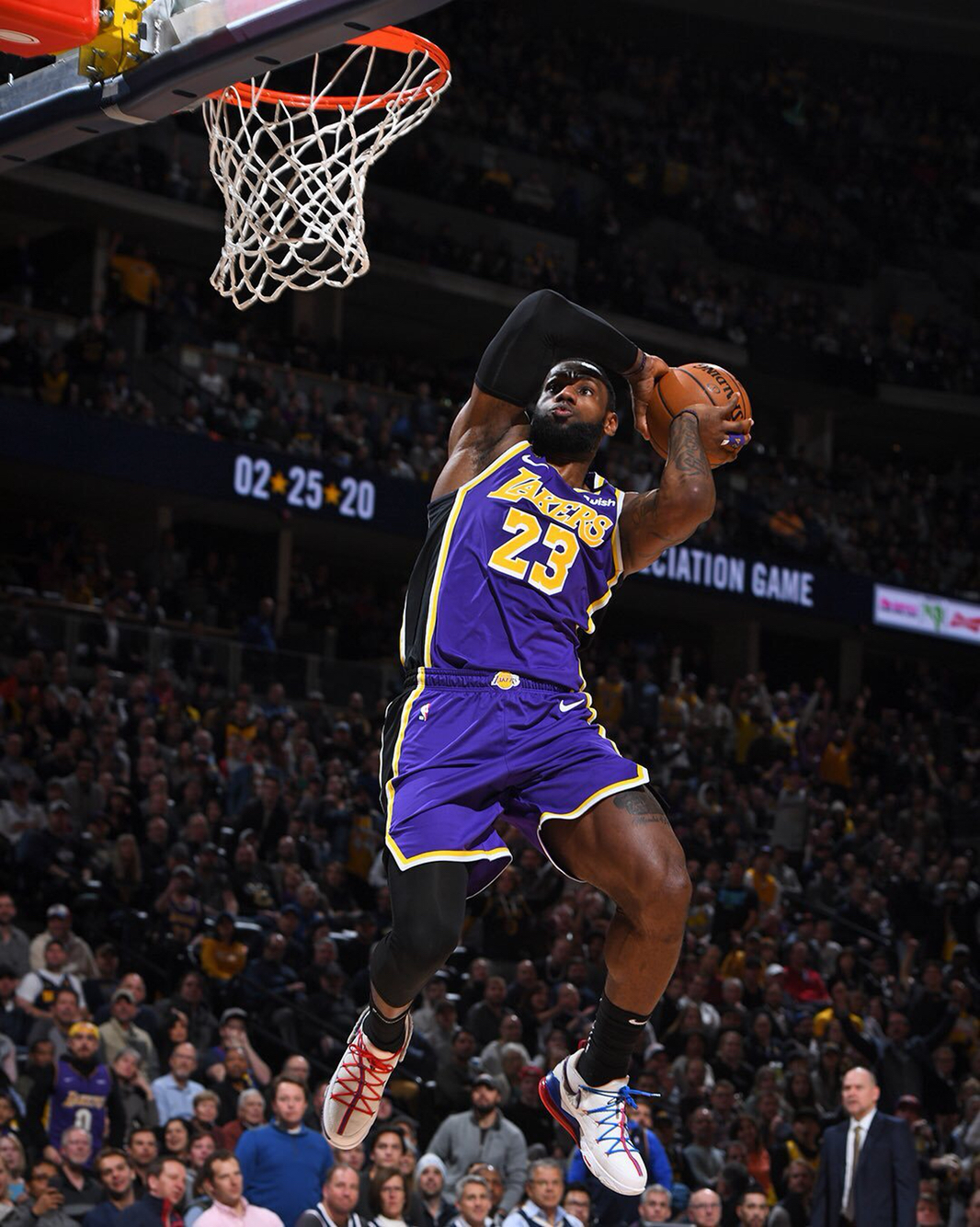 赫塔费vs埃尔切：马约拉尔、戴维-索里亚首发，安德烈-席尔瓦、伊尼亚基-佩尼亚出战（赫塔费迎战埃尔切：马约拉尔、戴维-索里亚先发，安德烈-席尔瓦、伊尼亚基-佩尼亚披挂上阵）