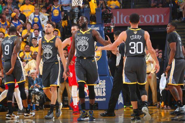 冬窗锋线猎物争夺战！英媒点名塞梅尼奥更适合红军（冬窗前锋引援大战：英媒力荐塞梅尼奥最适合红军）