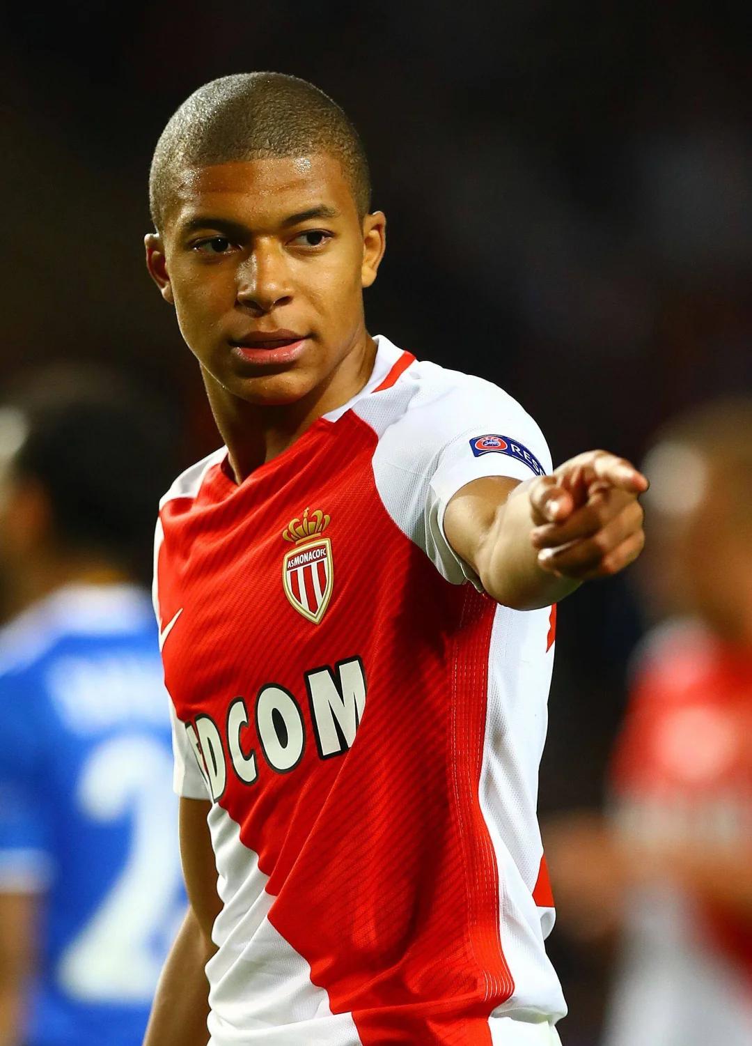 布斯克茨：期待参观新诺坎普，梅西的名字永远和巴萨连在一起（布斯克茨：期待走进全新诺坎普，梅西之名永与巴萨相连）