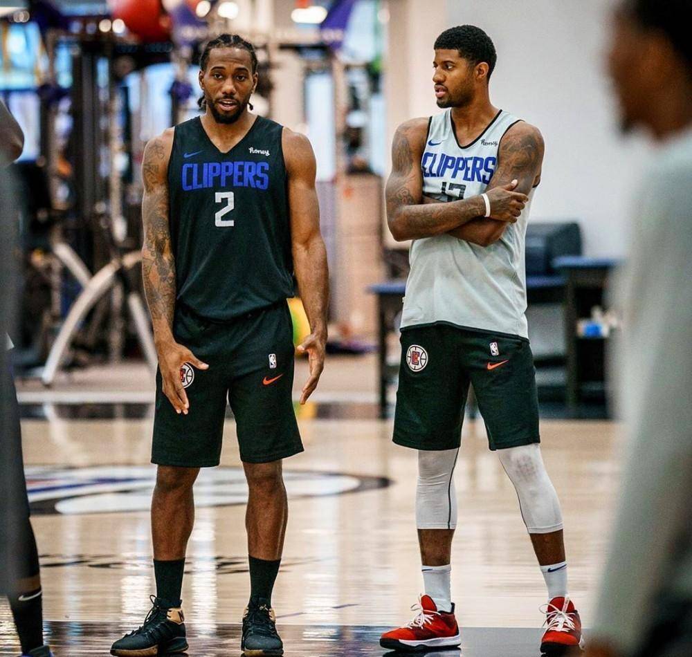 足球鞋如何选择适合自己的类型？（如何挑选最适合你的足球鞋？）