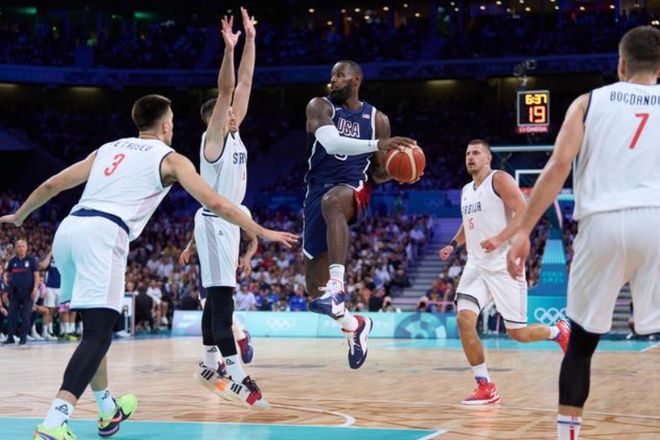 国际米兰连胜，齐沃调整团队，迪乌夫证明实力，马丁内斯复出，球队士气回升。（连胜护航，齐沃变阵奏效，迪乌夫发威，马丁内斯回归，蓝黑军团士气飙升）