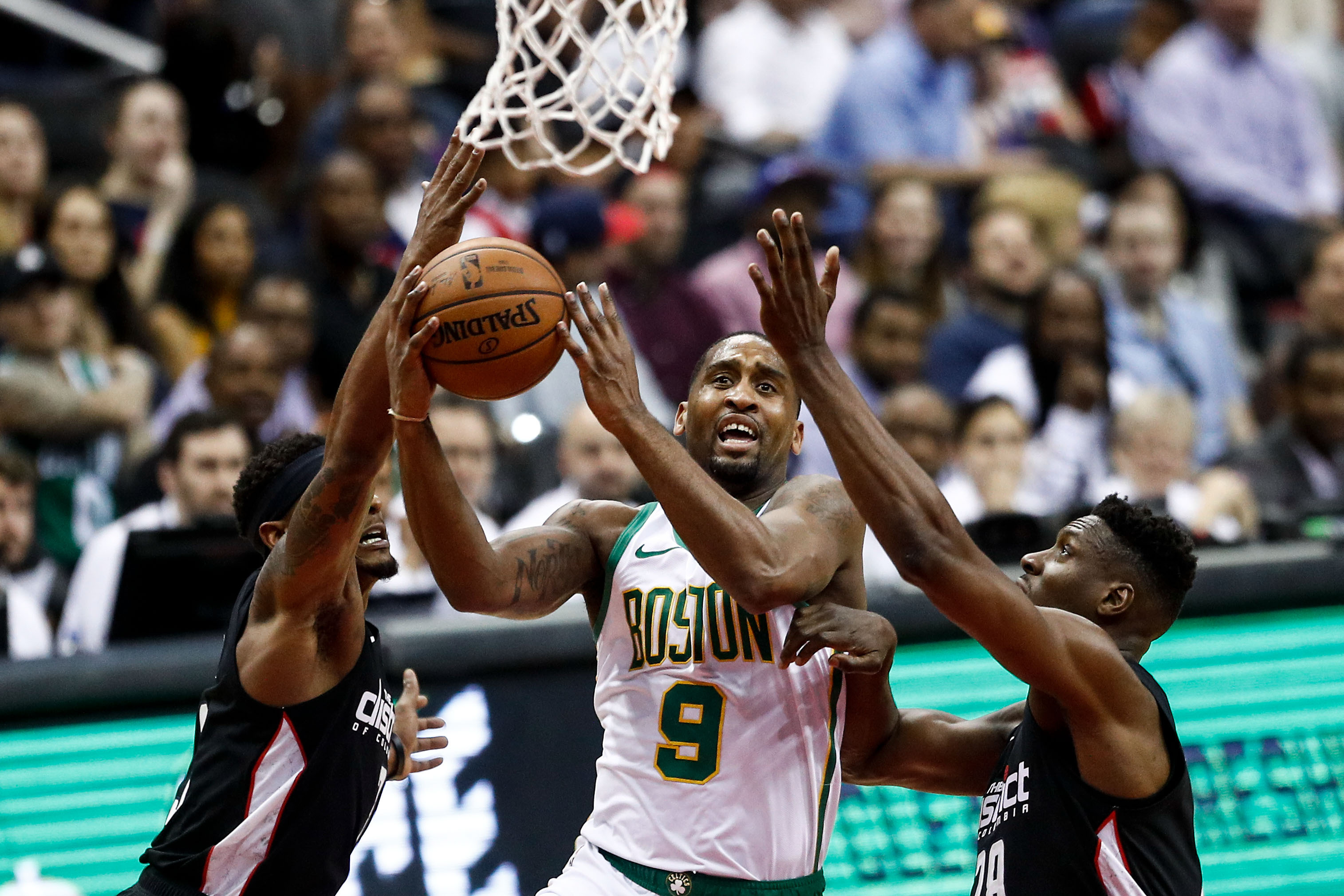 每体：拉菲尼亚已是巴萨非卖品，他的目标是赢得欧冠和世界杯（每体：巴萨将拉菲尼亚列为非卖品，他立志夺得欧冠与世界杯）