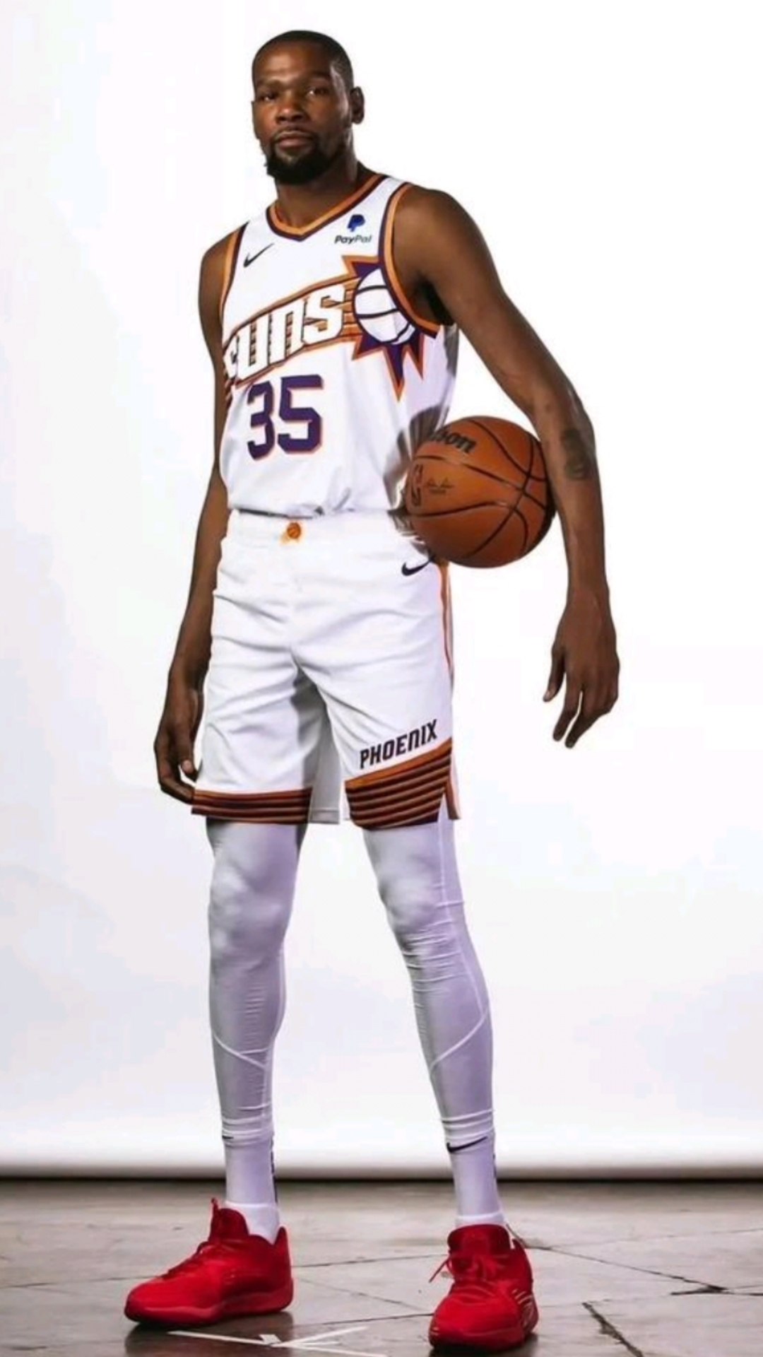 卢尼今日重返勇士主场，现场球迷将获赠一枚印有卢尼卡通照的徽章（卢尼今日回归勇士主场，现场派送卢尼卡通头像徽章）