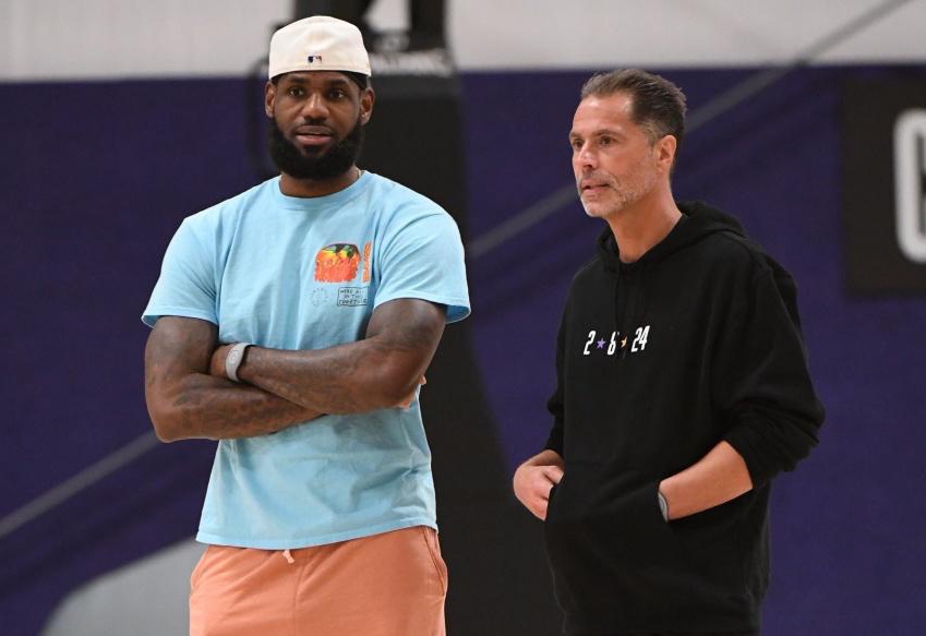 邮报：奥纳纳和埃托奥长期有矛盾；姆伯莫预计是喀麦隆新队长（报道：奥纳纳与埃托奥积怨已久，姆伯莫有望出任喀麦隆新队长）