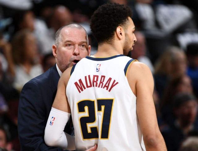 森林狼完了！爱德华兹最后时刻连吃技犯被罚出场 掘金命中关键罚球（森林狼崩盘！爱德华兹最后时刻连吞技犯遭驱逐，掘金凭关键罚球锁定胜利）