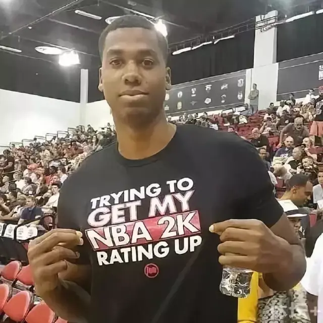 贺希宁在招笑这个赛道已经越走越远了，估计这会人设已经改不回去了（贺希宁在搞笑这条赛道越走越远，人设恐怕已难回头）