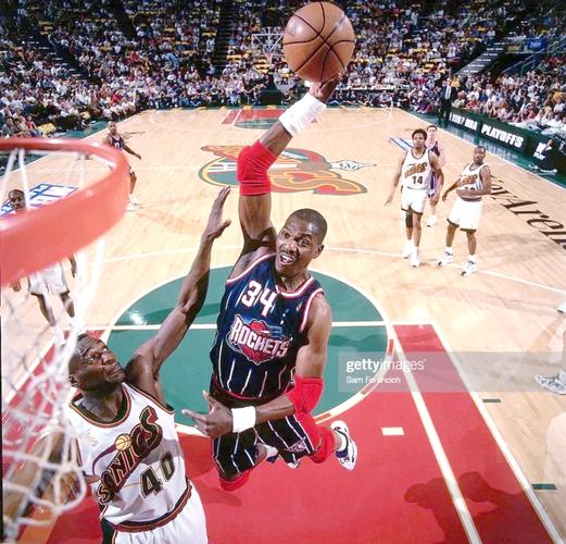 1325分钟，莫德里奇是本赛季AC米兰意甲出场时间最长的球员（1325分钟领跑，莫德里奇成AC米兰本赛季意甲出场王）