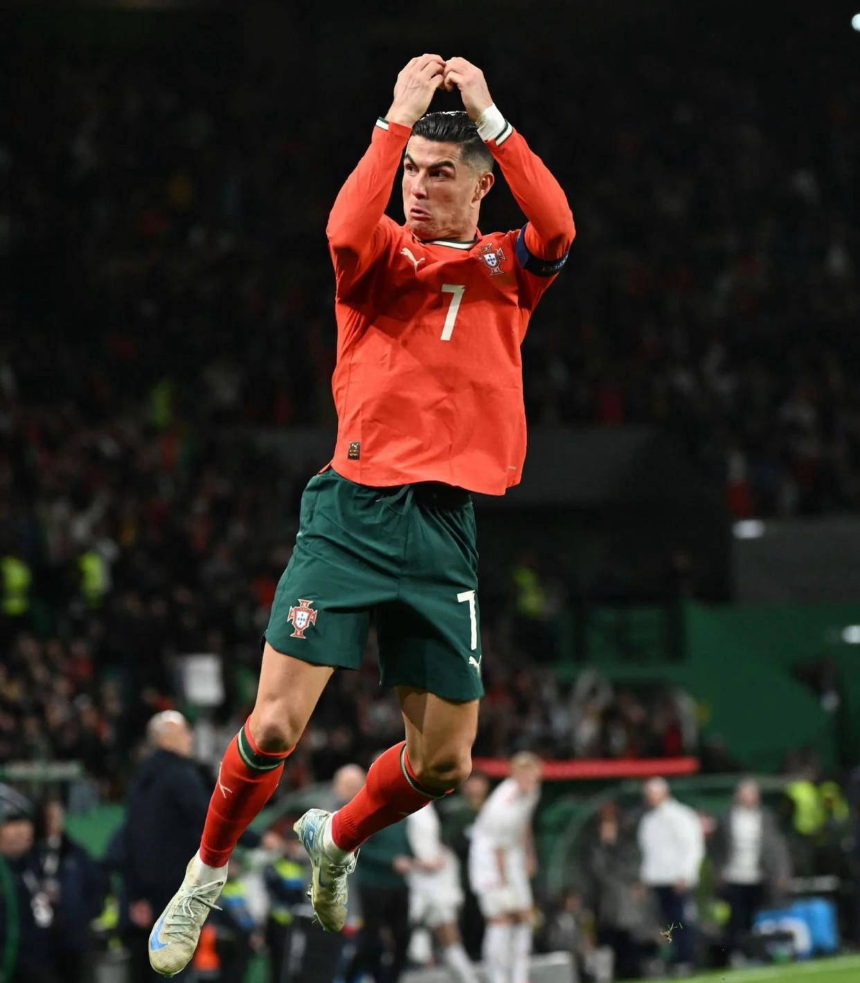 亚马尔：西甲欧冠世界杯冠军和金球奖我都想要，一切皆有可能（亚马尔放言：西甲、欧冠、世界杯和金球都是目标，一切皆有可能）