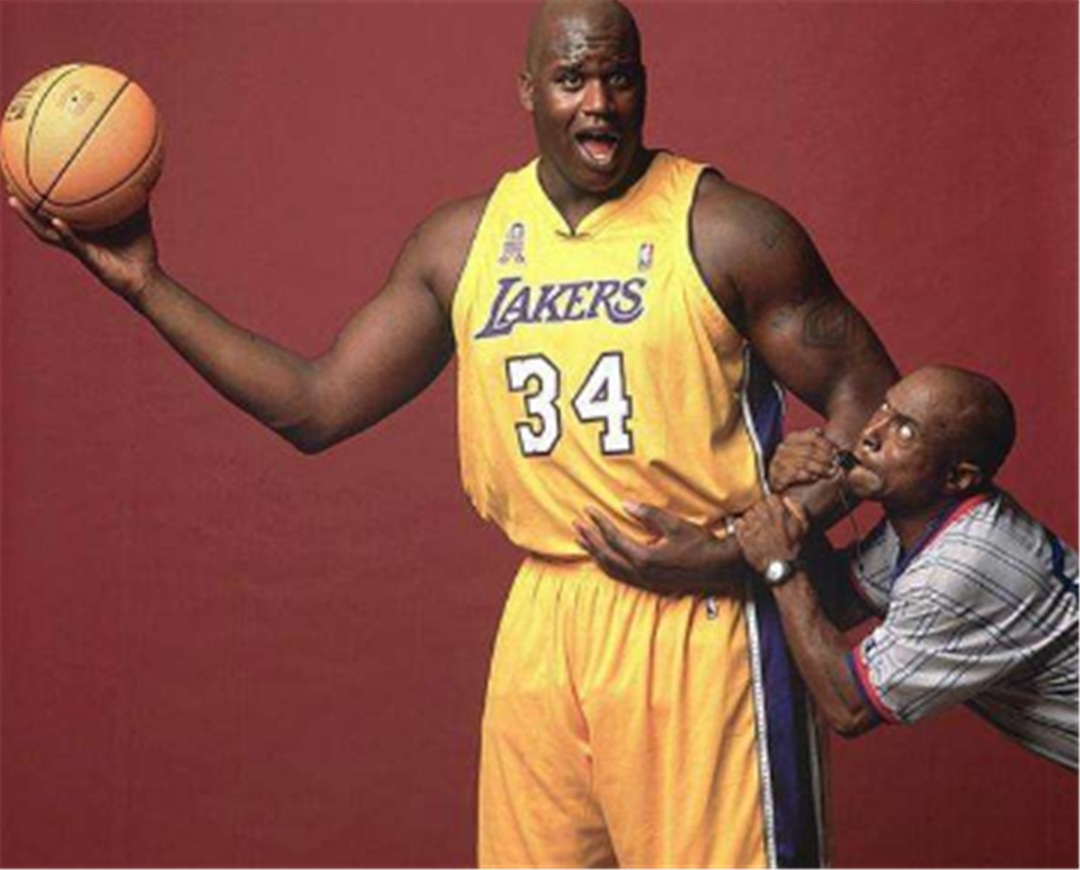 青岛记者：邵佳一大哥式的执教风格很适合当下中国足球的环境（青岛记者：邵佳一兄长式执教风格更契合当下中国足球生态）