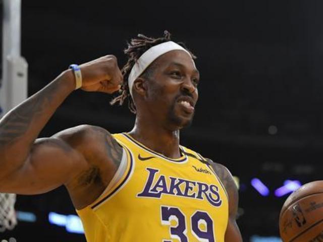 亚历山大半场10中6轰17分5助，带领雷霆拉开分差（亚历山大半场投10中6拿下17分5助，助雷霆扩大领先）