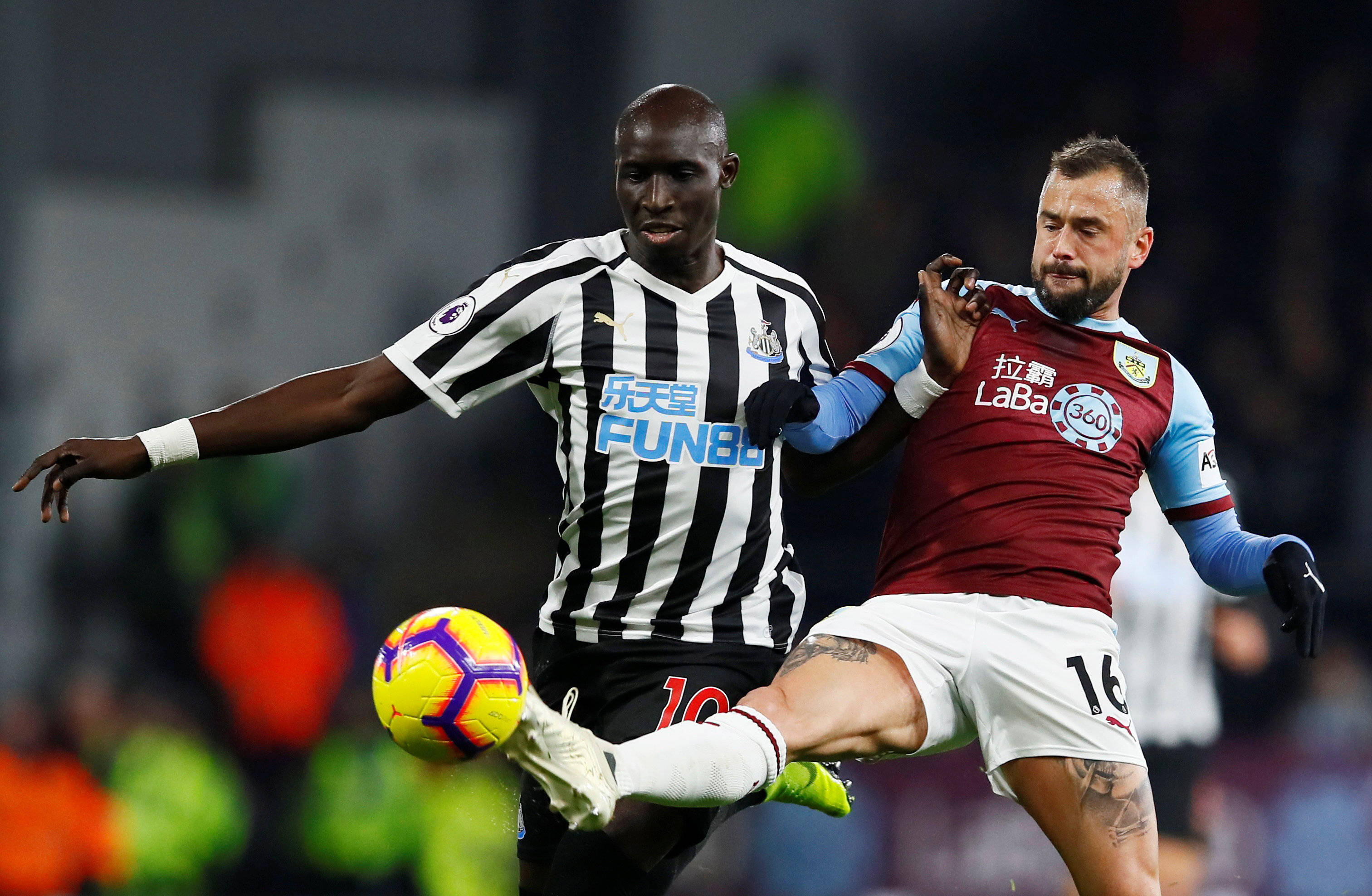 骑士队迎战黄蜂队，备战关键一役（骑士对阵黄蜂，备战关键之战）