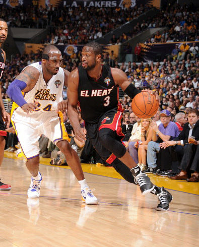 比利时11月世预赛大名单：库尔图瓦领衔，多库、特罗萨德在列（比利时公布11月世预赛名单：库尔图瓦领军，多库、特罗萨德入选）