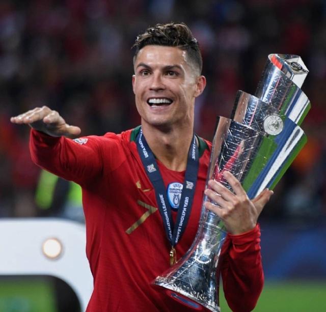 姆希塔良：比赛应该是平局，但主裁决定判罚一粒不存在的点球（姆希塔良不满：原本应平局，主裁却判了不存在的点球）