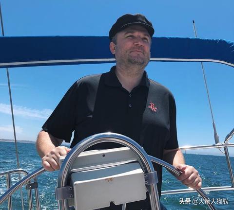 突然发力！米切尔单节6中6砍下13分 带队单节轰出41-31拉开分差（米切尔单节6投全中轰13分，率队一节41-31拉开比分）