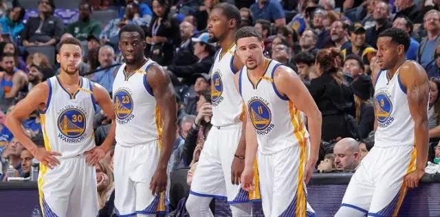 国乒8-2胜法国，产生了3大不可思议，王楚钦救场，王皓脸色铁青（国乒8比2力克法国，上演三大离奇一幕：王楚钦挺身救场，王皓面色铁青）