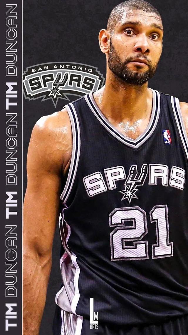 篮球勇士球星连中五记三分引全场欢呼（勇士球星连续命中五个三分引爆全场欢呼）