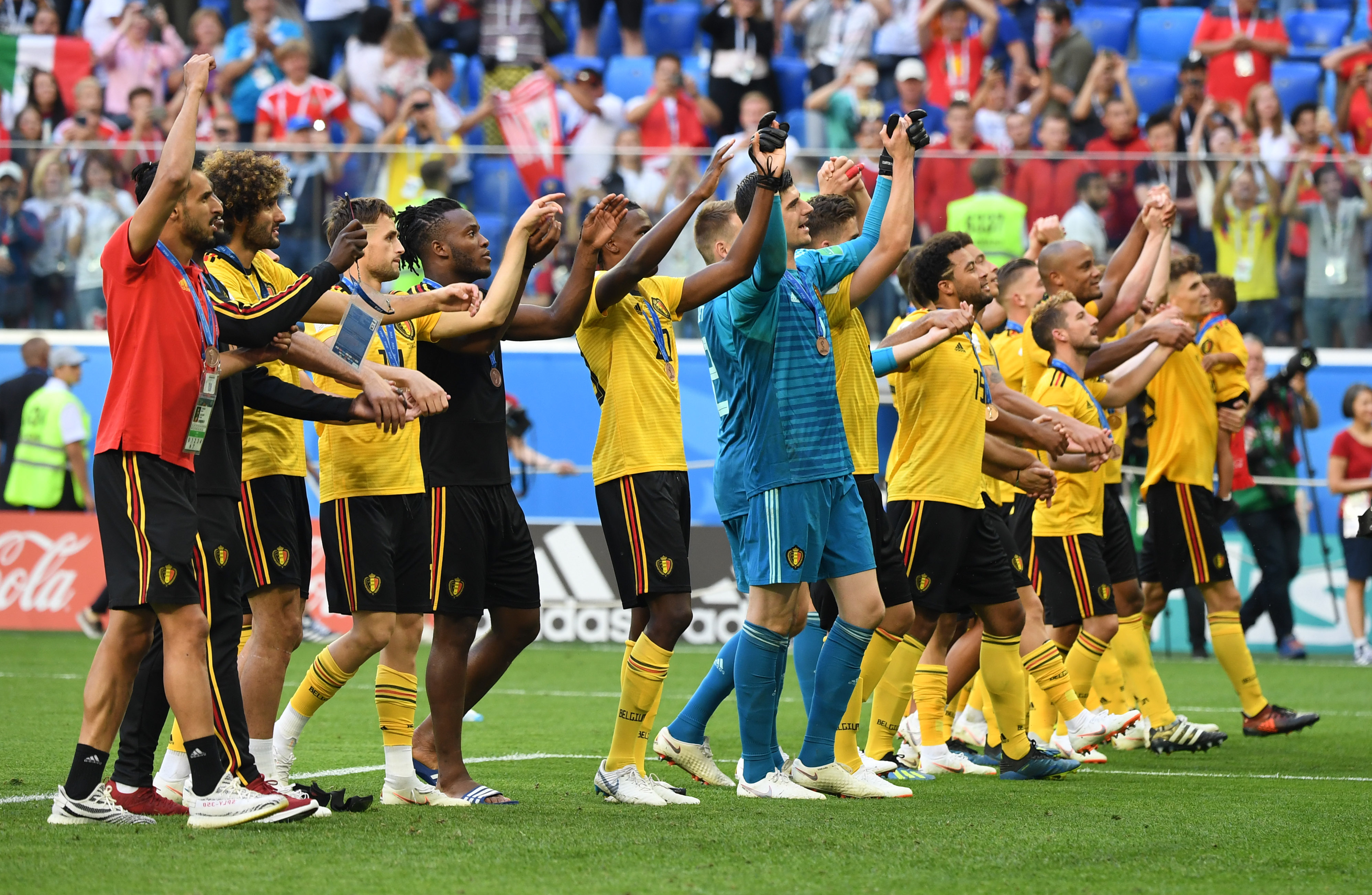 利物浦vs埃因霍温：伊萨克替补，加克波战旧主，萨拉赫首发（利物浦vs埃因霍温：伊萨克列替补，加克波迎战旧主，萨拉赫首发）